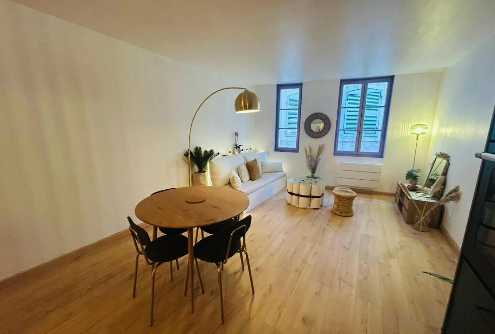 Apartment Chez Max Charmant Appartement 2 Chambres Au Coeur Du Panier Proche Vieux Port Marseille