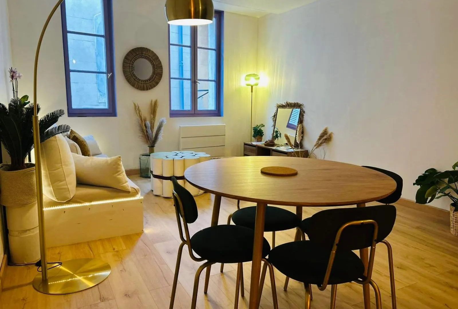 Apartment Chez Max Charmant Appartement 2 Chambres Au Coeur Du Panier Proche Vieux Port Marseille